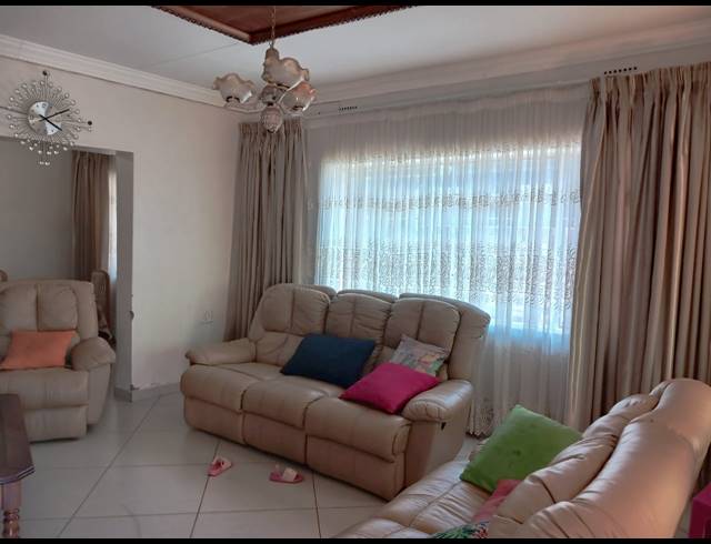3 BEDROOM HOUSE FOR SALE IN SESHEGO C